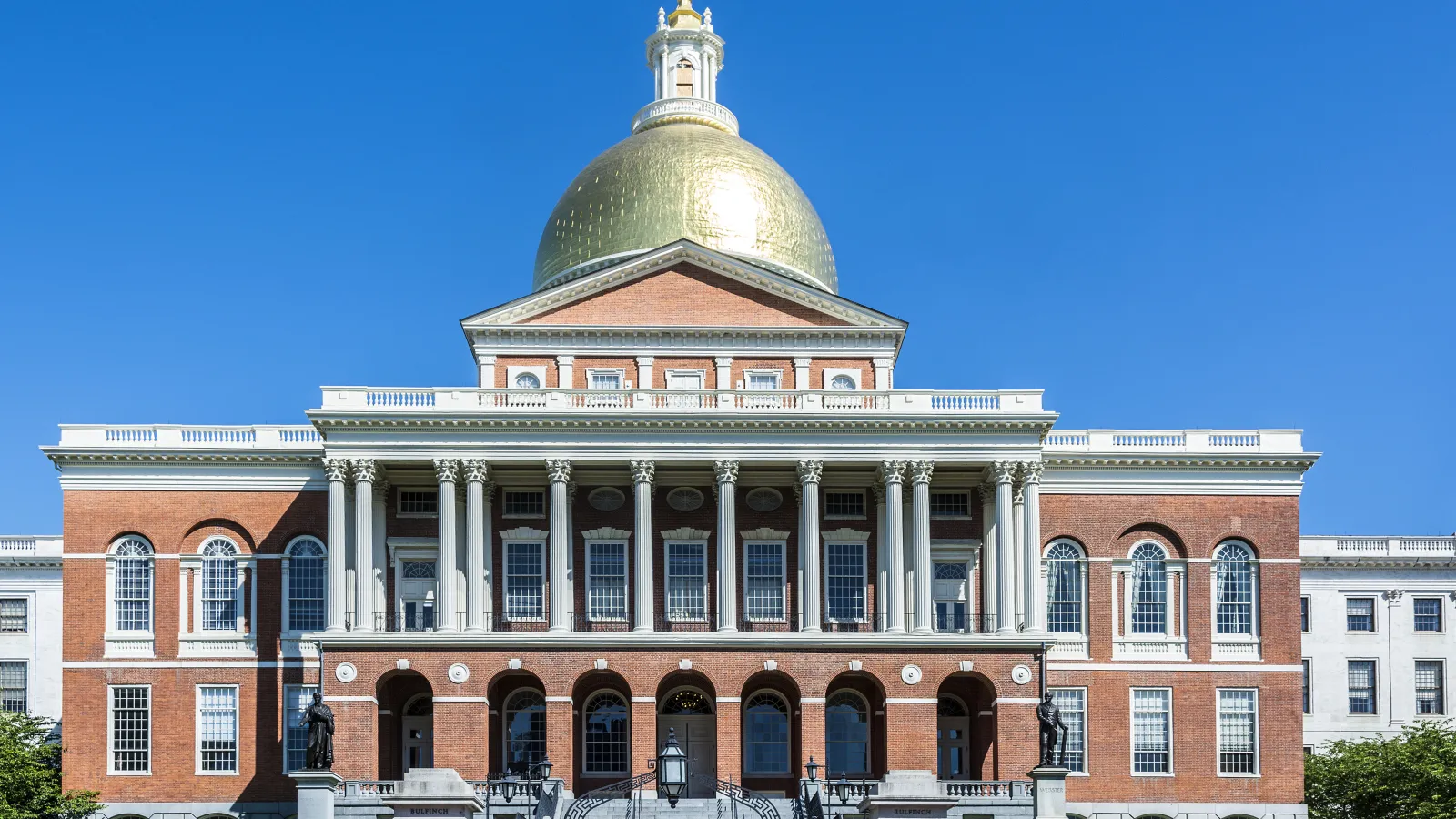 The Massachusetts State House was designed by American-born architect Charles Bulfinch, which was completed in 1798. Bulfinch based its neoclassical-federal style on the magnificent Greek and Roman temples of Europe, and was particularly inspired by federal-style civic architecture in London.